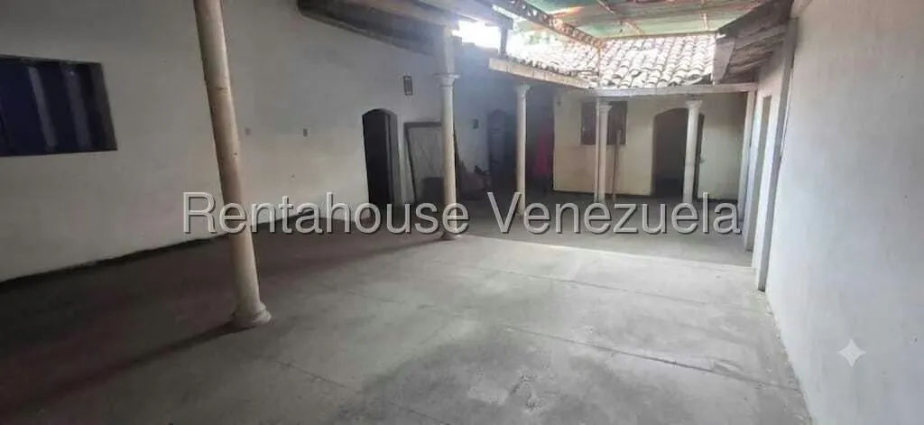 Casa (Colonial) en Venta en Centro, Lara - 3