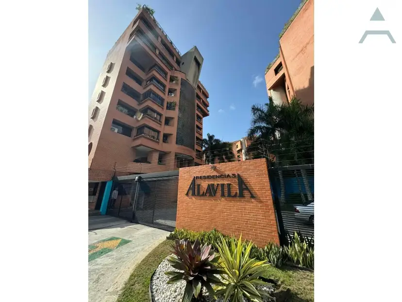 Se vende/alquila PH 354,95m² 3h+1s/5b+1s/4e Los Samanes