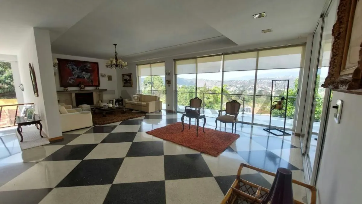 Hermosa Casa en Venta en Lomas del Club Hípico - 2