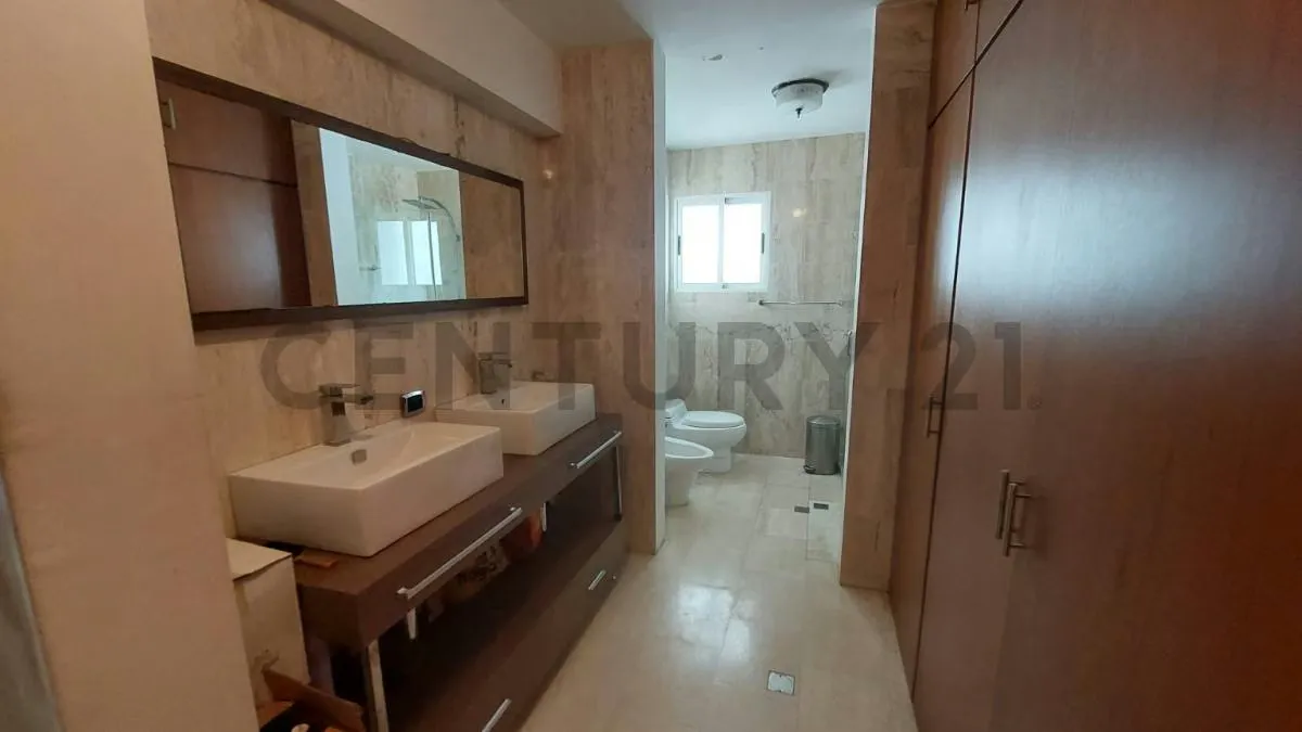 Hermosa Casa en Venta en Lomas del Club Hípico - 8