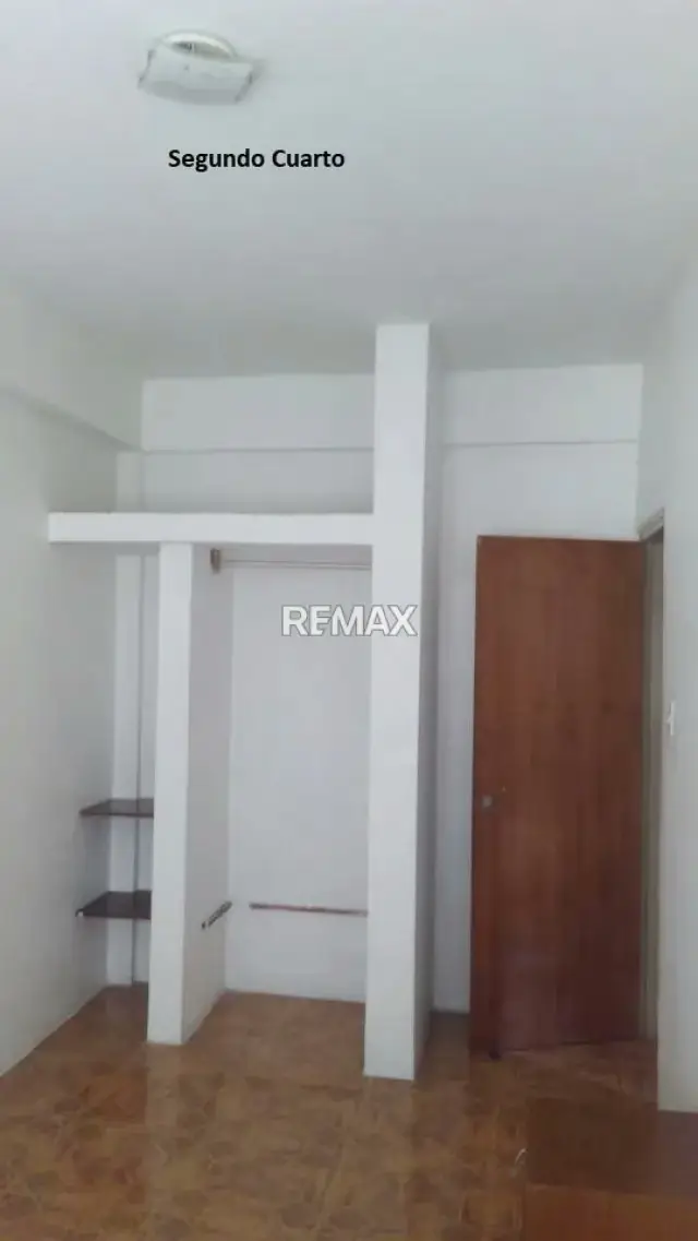 Casa de 3 niveles en venta en la Urbanización. La entrada de naguanagua