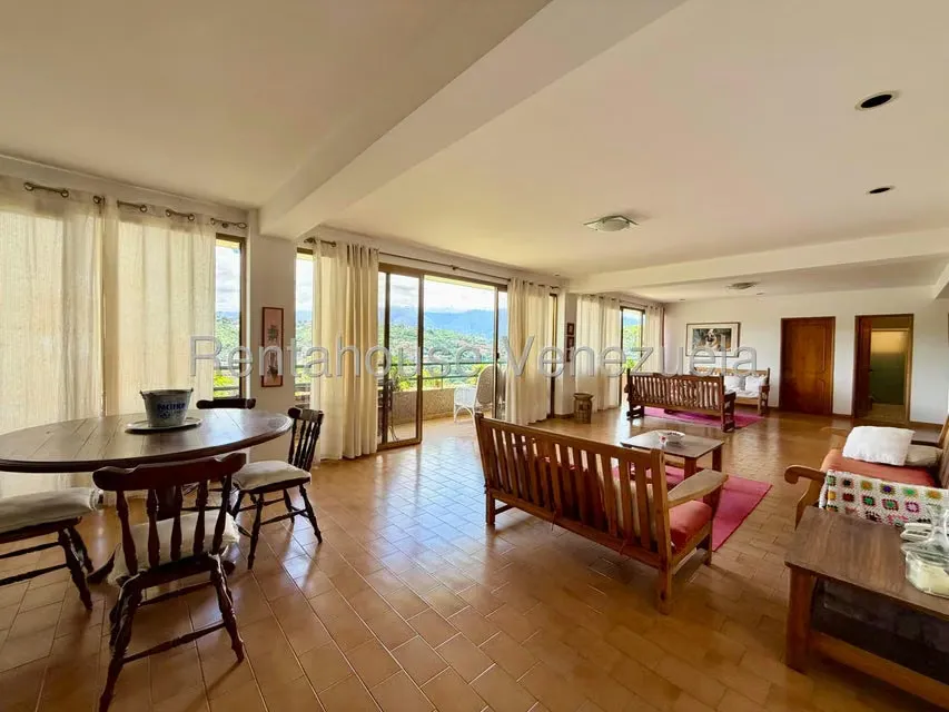 Apartamento (1 Nivel) en Alquiler en Prados del Este, Distrito Metropolitano