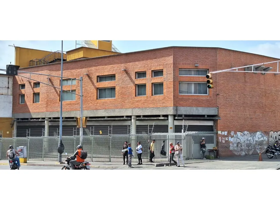 Se vende C.Comercial El Prado 1.500m2, Nuevo- Los Rosales - RG - 2