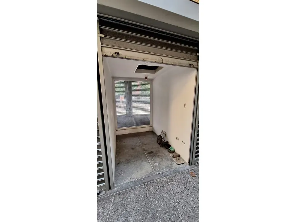 Se vende C.Comercial El Prado 1.500m2, Nuevo- Los Rosales - RG - 12
