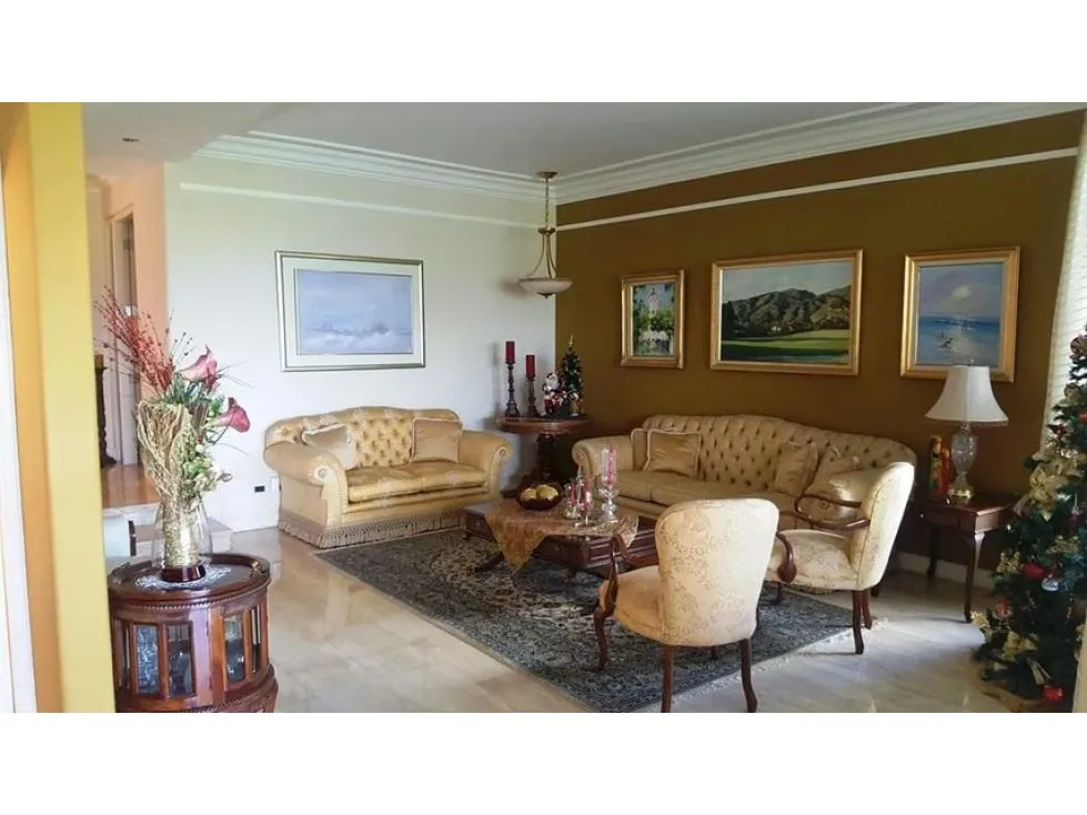 Venta Casa Lomas de La Lagunita 740m2 - 2