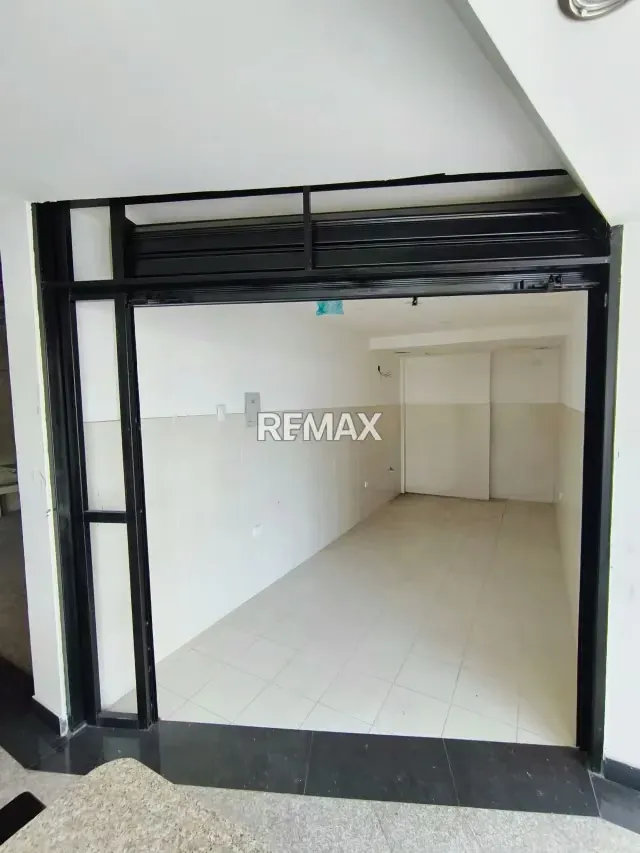 Venta de local 12 Metros cuadrados C.c Cristal plaza San Mateo estado Aragua - 5