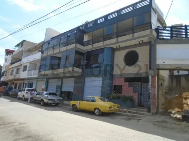 Excelente Edificio Comercial y de Oficinas - 3