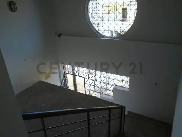 Excelente Edificio Comercial y de Oficinas - 4