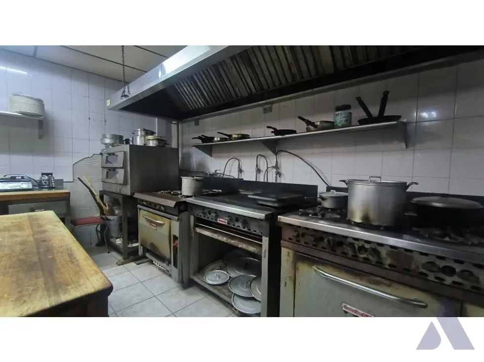 Vendo/alquilo local comercial 289m2 La Urbina 6495 - 11
