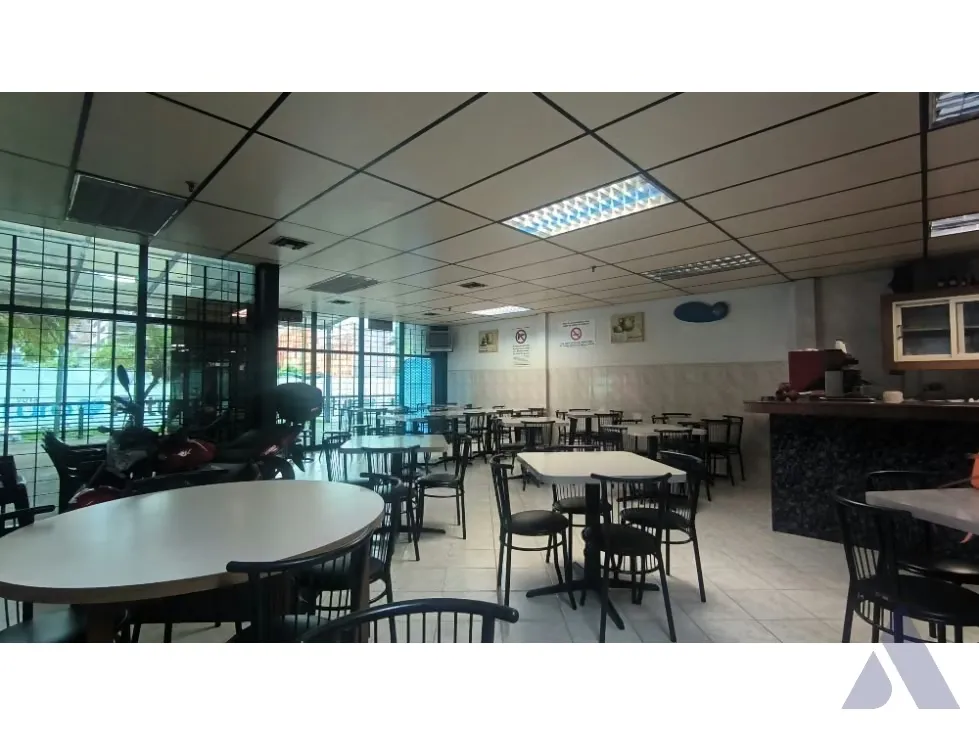 Vendo/alquilo local comercial 289m2 La Urbina 6495 - 13