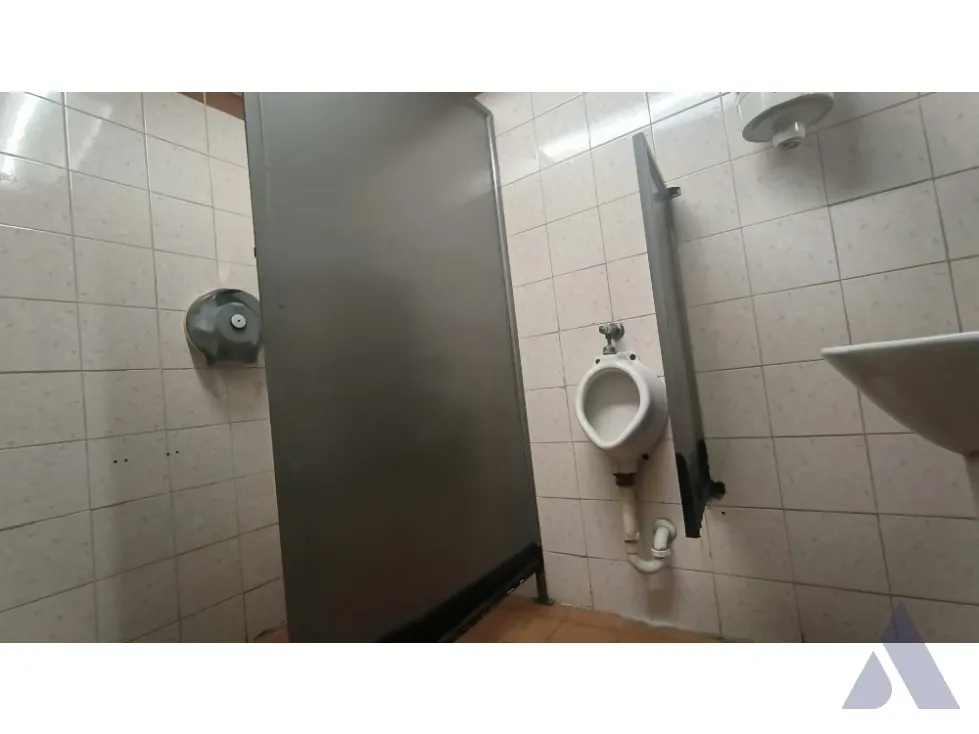 Vendo/alquilo local comercial 289m2 La Urbina 6495 - 15