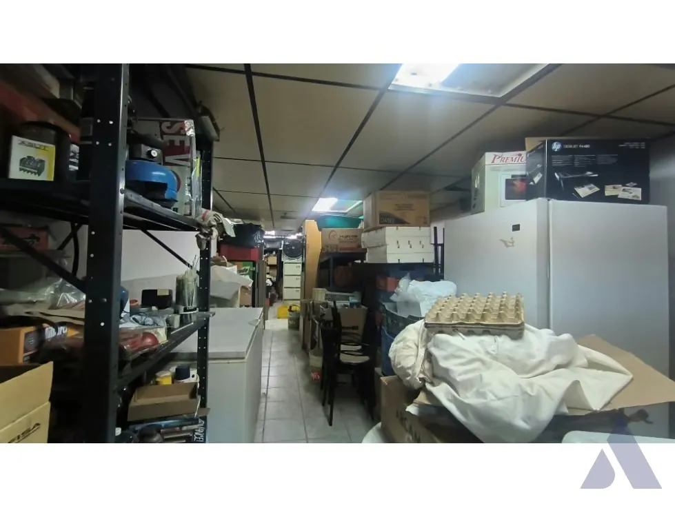 Vendo/alquilo local comercial 289m2 La Urbina 6495 - 16