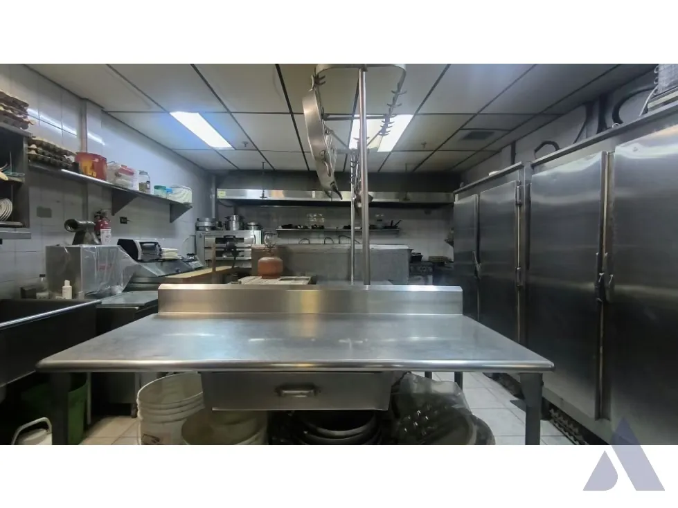 Vendo/alquilo local comercial 289m2 La Urbina 6495 - 7