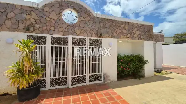 Casa comercial en la Estrella
