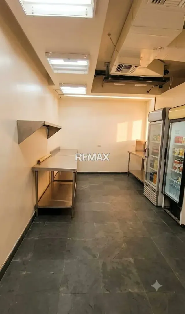 Vendo local comercial en Feria de Comida Centro Comercial Lago Mall. - 4
