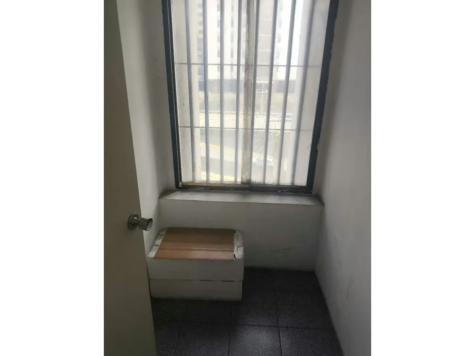 CC Concresa ALQUILO local comercial 113m2 (lado Corpoelec)(mogo) - 7