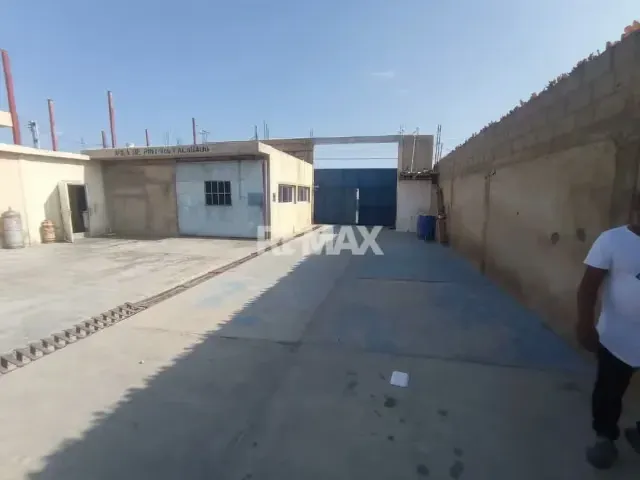 En Venta Galpon con Casa en Las Margaritas - 4