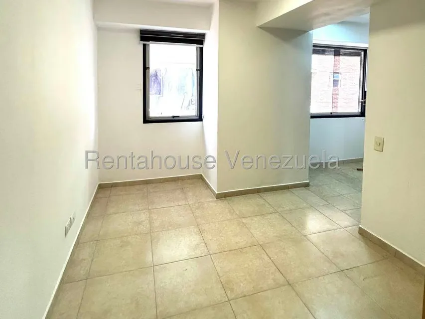 Apartamento (1 Nivel) en Alquiler en Los Dos Caminos, Distrito Metropolitano - 11