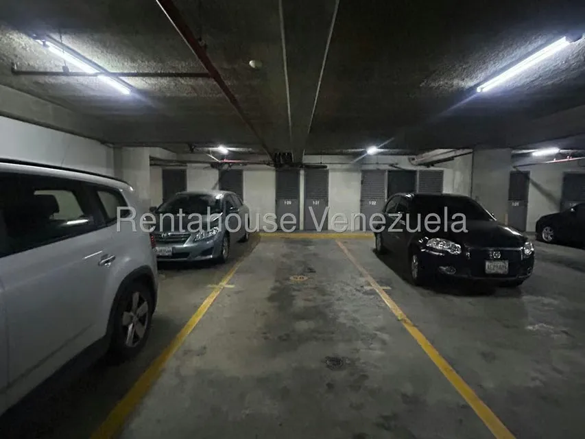 Apartamento (1 Nivel) en Alquiler en Los Dos Caminos, Distrito Metropolitano - 16