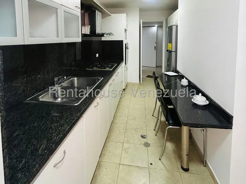 Apartamento (1 Nivel) en Alquiler en Los Dos Caminos, Distrito Metropolitano - 2