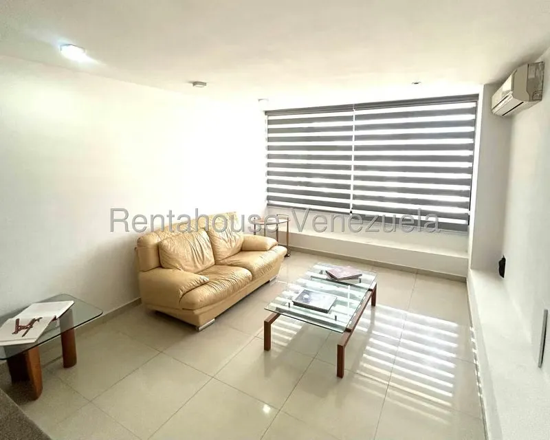 Apartamento (1 Nivel) en Alquiler en Los Dos Caminos, Distrito Metropolitano - 4