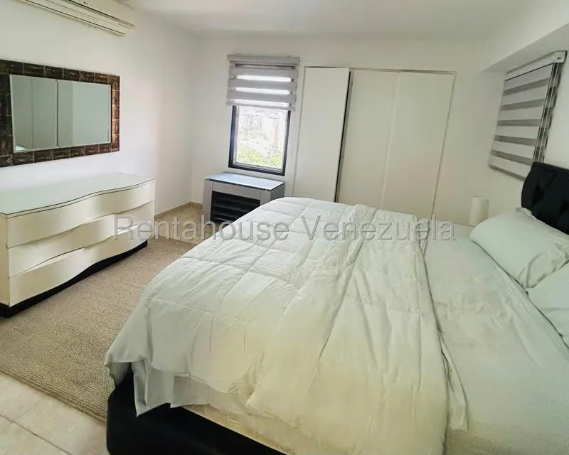 Apartamento (1 Nivel) en Alquiler en Los Dos Caminos, Distrito Metropolitano - 7