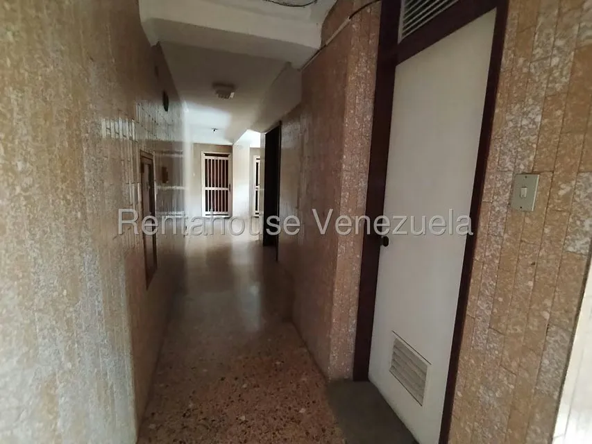 Apartamento (1 Nivel) en Venta en Trigal Centro, Carabobo - 4