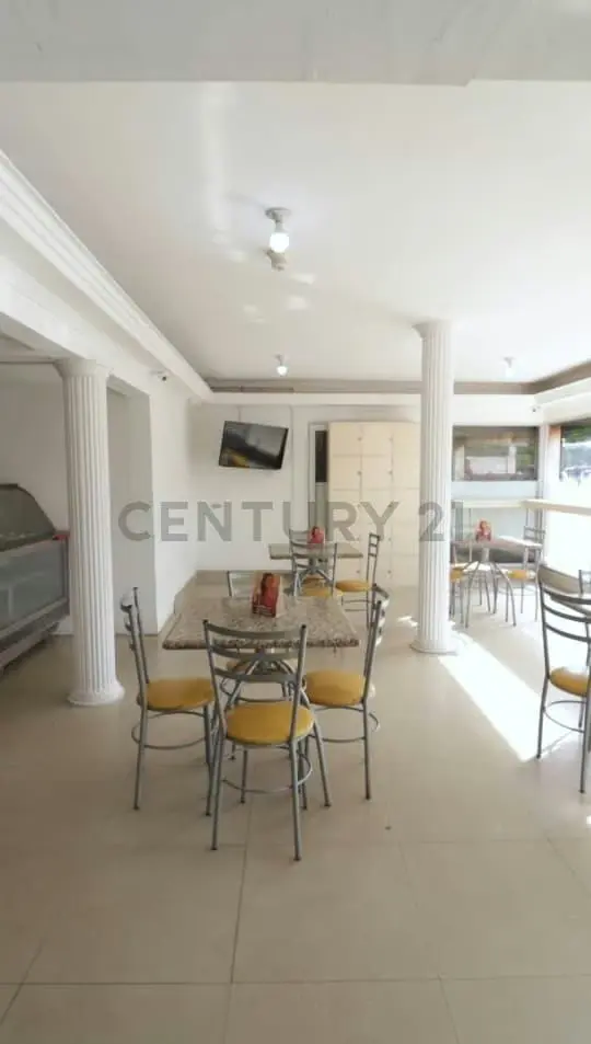 En venta edifcio comercial y residencial estructurado en tres niveles. - 4