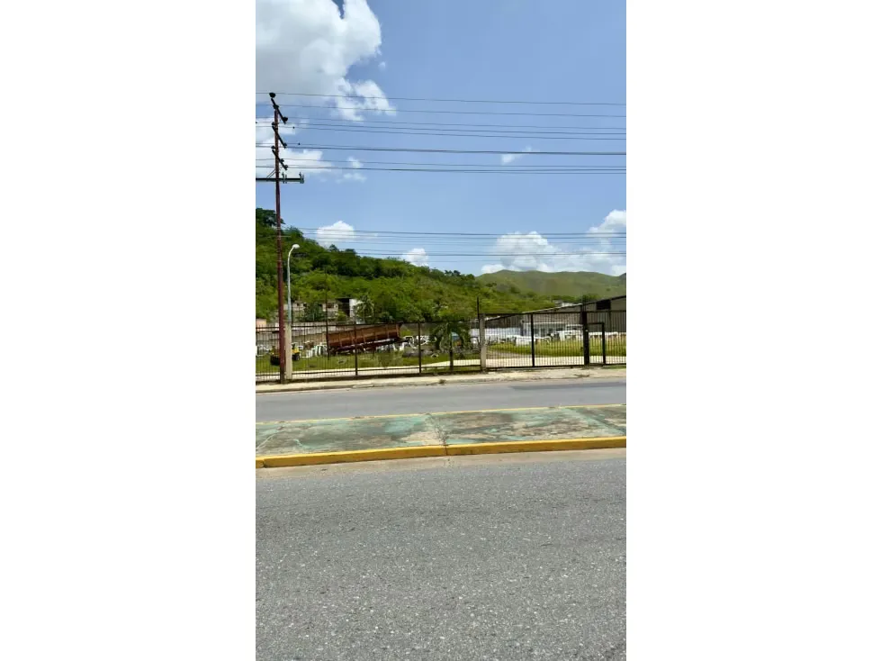 Terreno con bienhechurias en la av. Lisandro Alvarado TCL 9465795 - 4