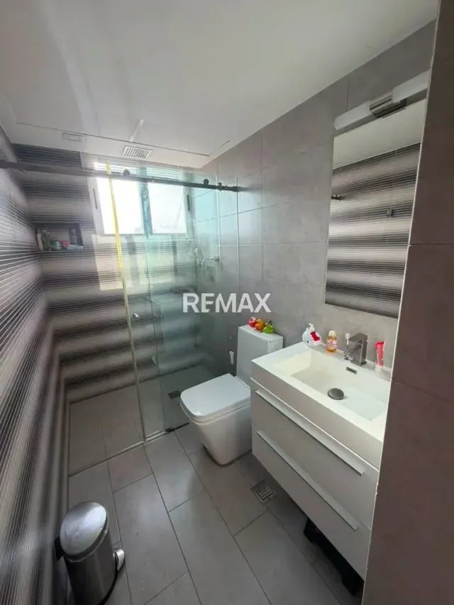 Apartamento moderno en venta en el Este de Barquisimeto, Res. París - 16