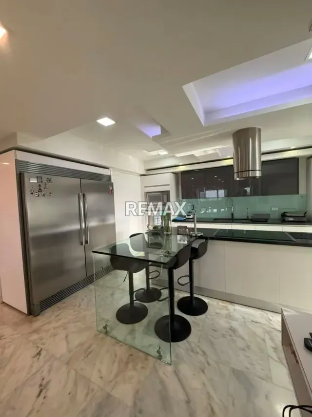 Apartamento moderno en venta en el Este de Barquisimeto, Res. París - 5