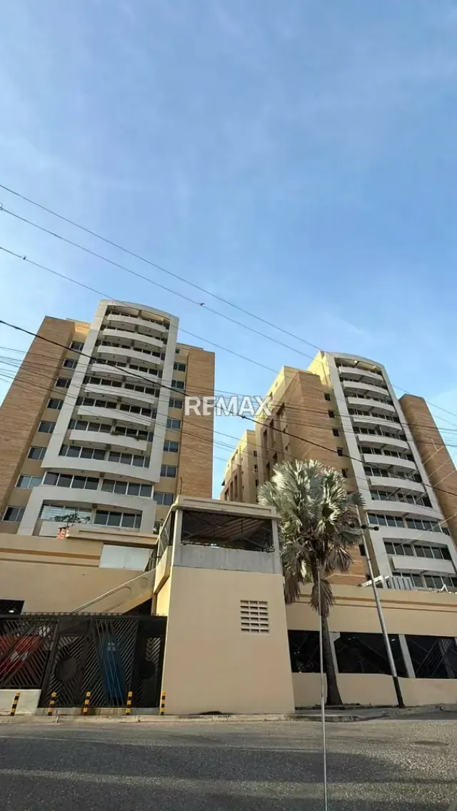 Apartamento moderno en venta en el Este de Barquisimeto, Res. París - 6