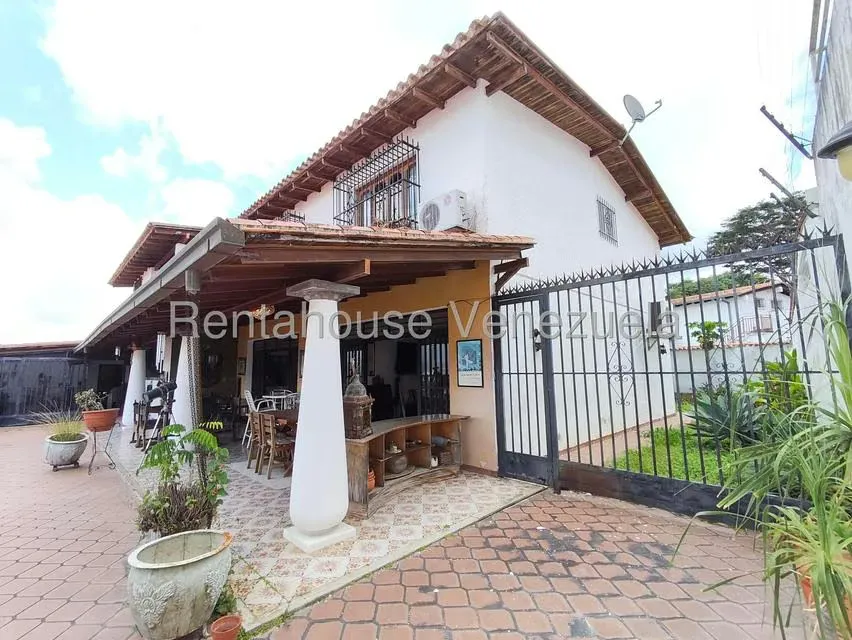 Casa (Duplex) en Venta en Macaracuay, Distrito Metropolitano - 2