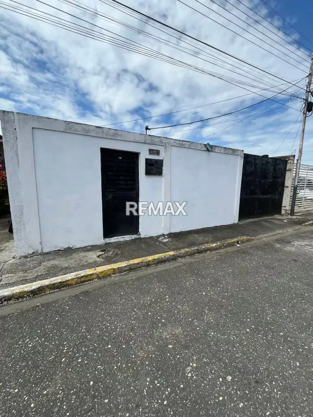 Hermosa casa en venta. Urbanización palma real . ARAURE