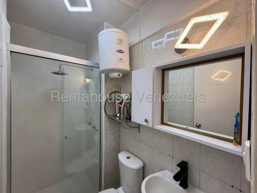 Apartamento (1 Nivel) en Venta en La Florida, Distrito Metropolitano - 15