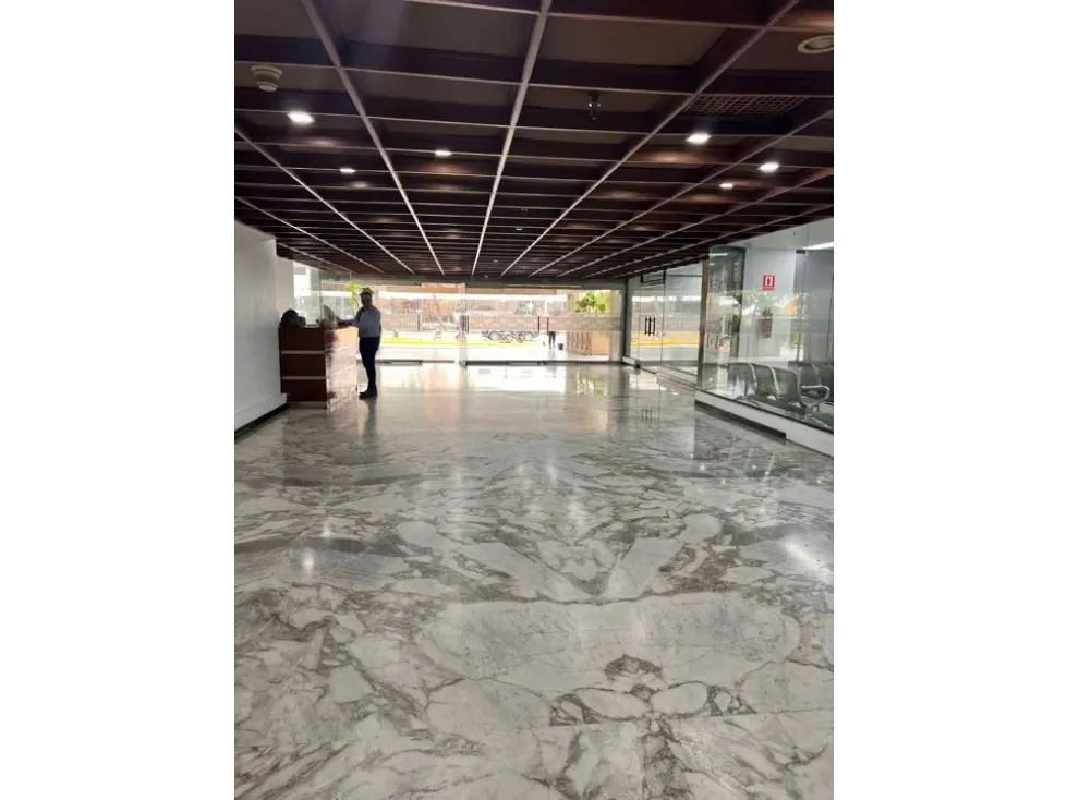 Alquiler/ Oficina / sin muebles/ Chuao/ Torre Corporativa 118 mts