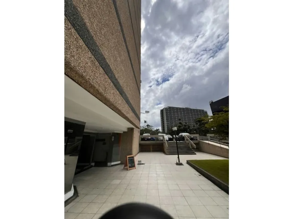 Alquiler/ Oficina / sin muebles/ Chuao/ Torre Corporativa 118 mts - 9