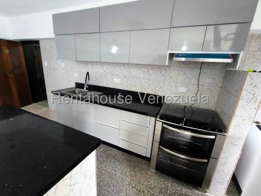 Apartamento (1 Nivel) en Venta en Avenida Cedeno, Carabobo - 2