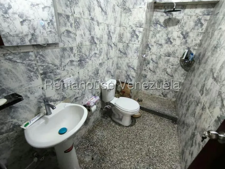 Apartamento (1 Nivel) en Venta en Avenida Cedeno, Carabobo - 11
