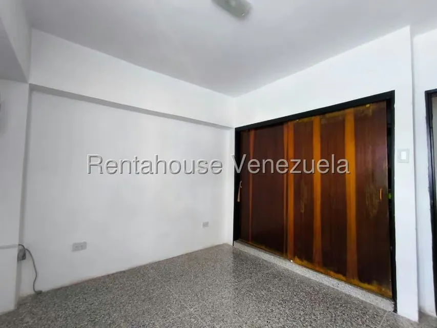 Apartamento (1 Nivel) en Venta en Avenida Cedeno, Carabobo - 12