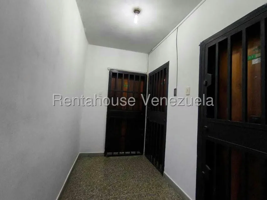 Apartamento (1 Nivel) en Venta en Avenida Cedeno, Carabobo - 18