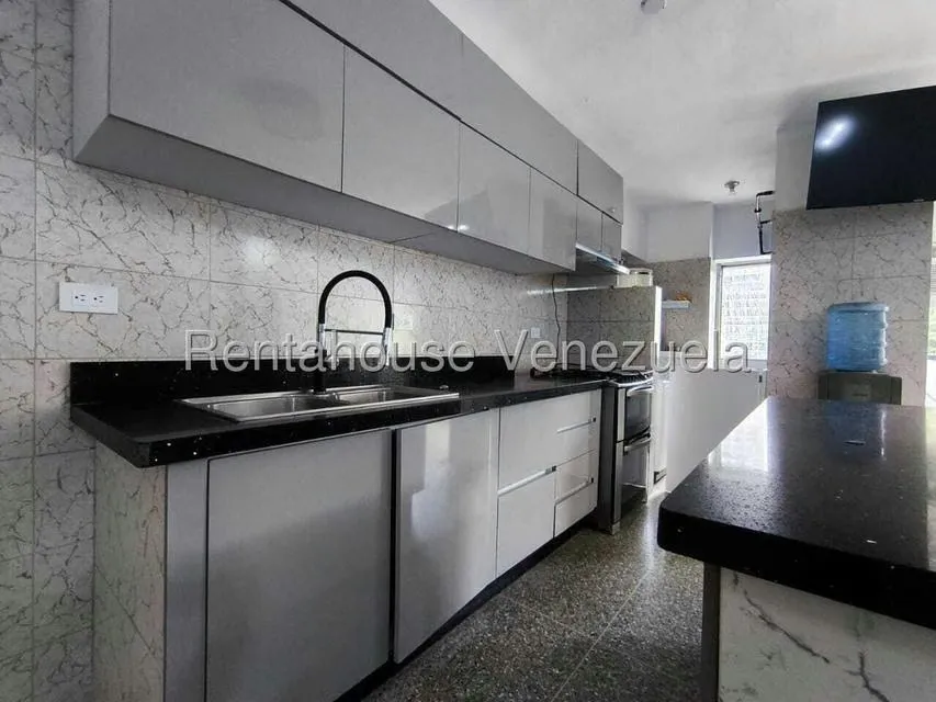 Apartamento (1 Nivel) en Venta en Avenida Cedeno, Carabobo - 3