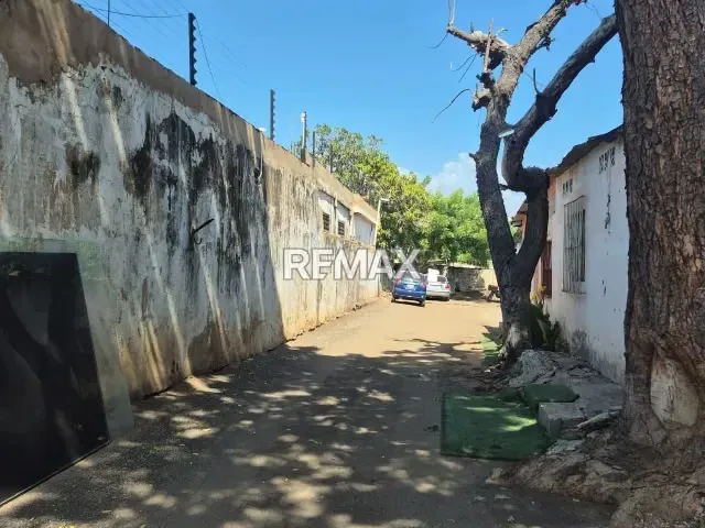 Terreno con casa Sector Altos de Jalisco - 2