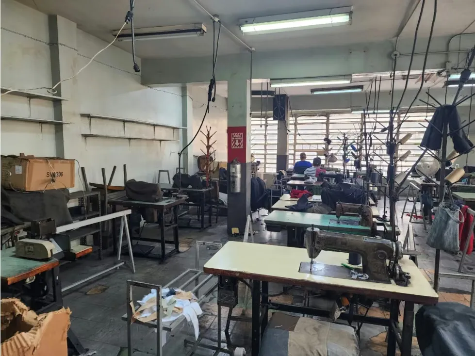 SE VENDE LOCAL COMERCIAL EN LA AVENIDA FUERZAS ARMADAS - 4