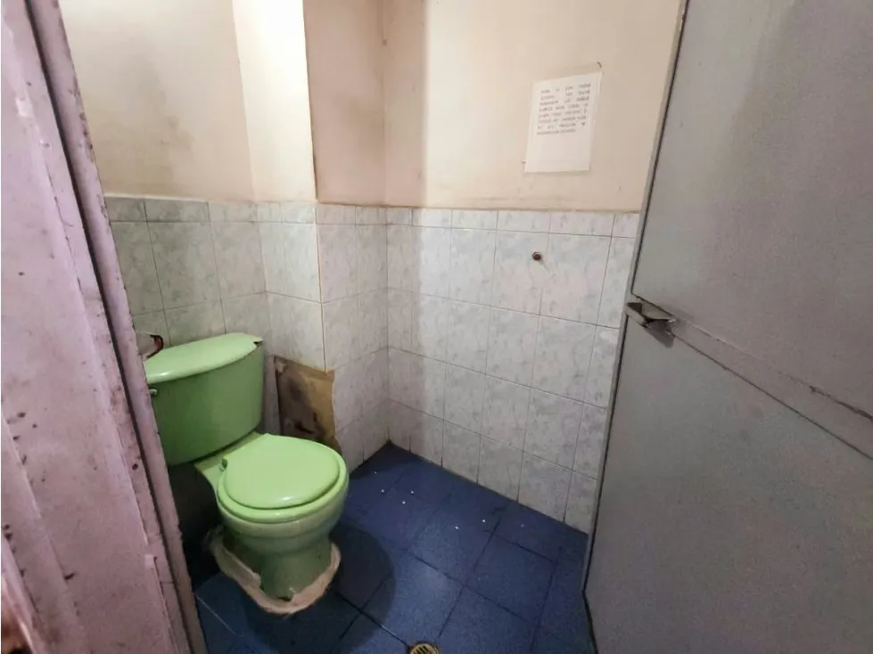 SE VENDE LOCAL COMERCIAL EN LA AVENIDA FUERZAS ARMADAS - 7