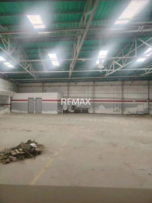 Mega Local Comercial en la Av. Intercomunal - 2