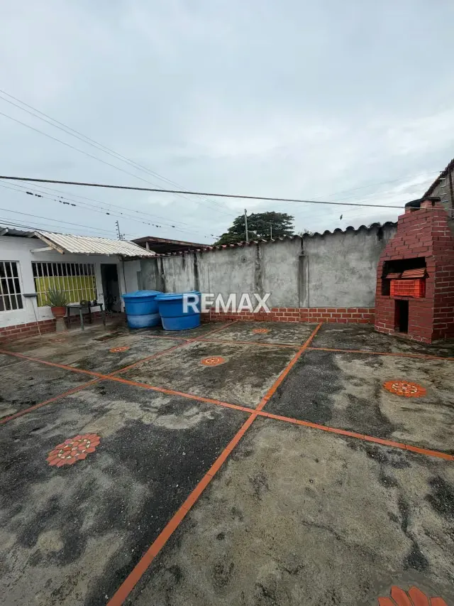 CASA EN VENTA URBANIZACIÓN EL VALLE - 12