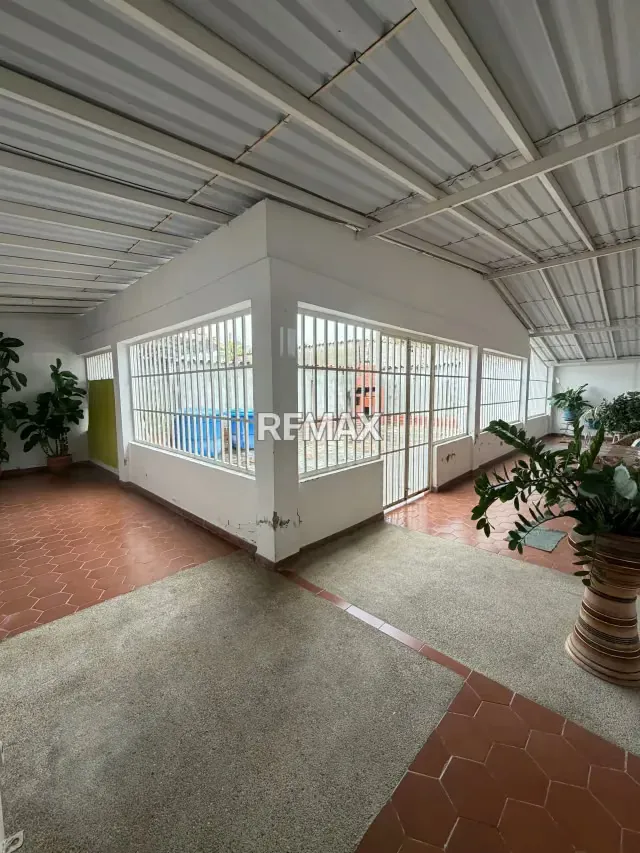 CASA EN VENTA URBANIZACIÓN EL VALLE - 4