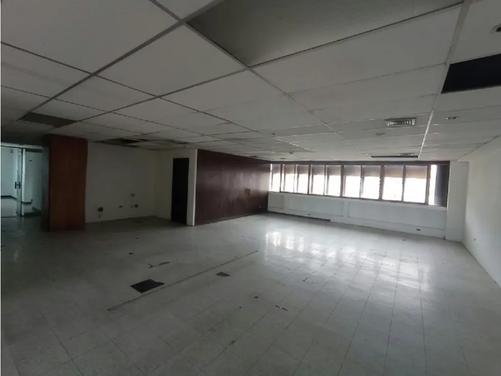 Oficina Para Remodelar Torre Empresarial – Av. Francisco de Miranda
