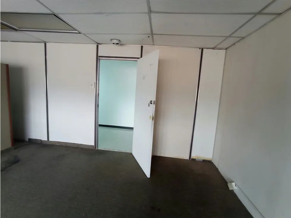 Oficina Para Remodelar Torre Empresarial – Av. Francisco de Miranda - 12